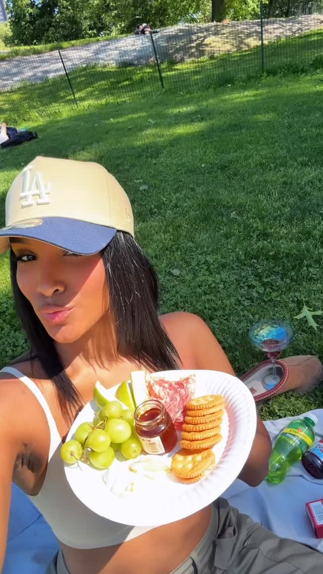 Post 4 by Vicky Lauren on Instagram (video)