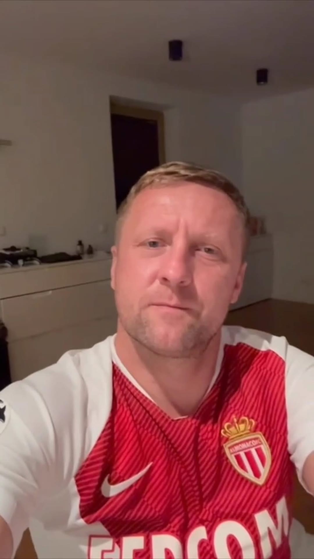 Post 7 by Kamil Glik on Instagram (video)