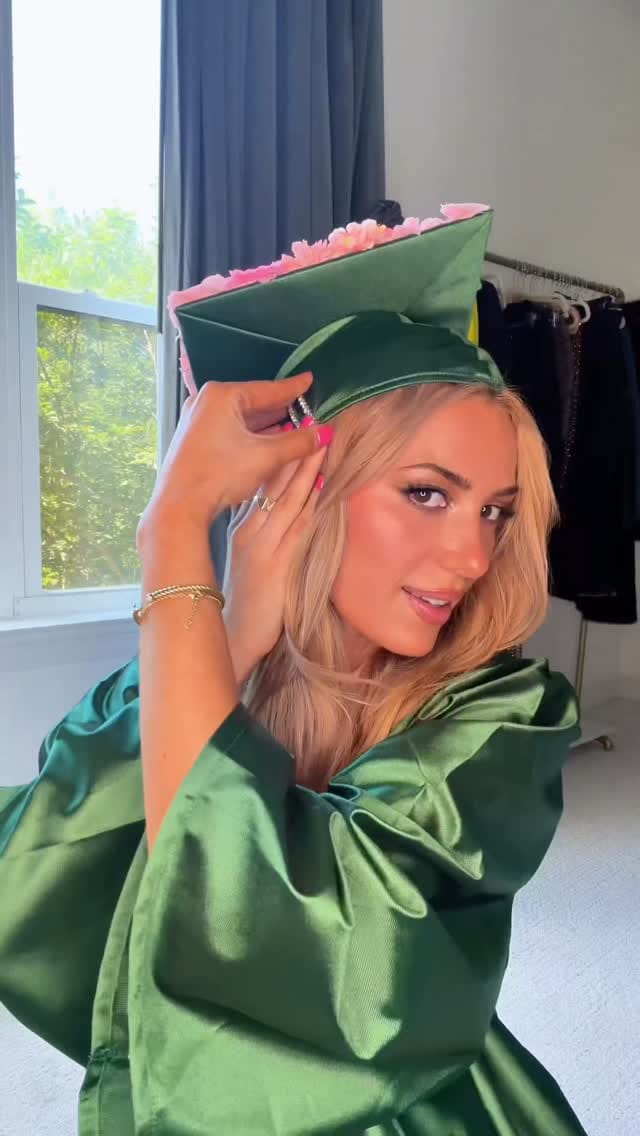 Post 2 by VICTORIA•LYN on Instagram (video)