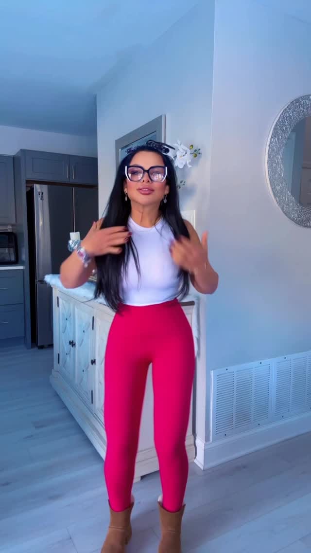 Post 1 by Sheyla Hershey on Instagram (video)