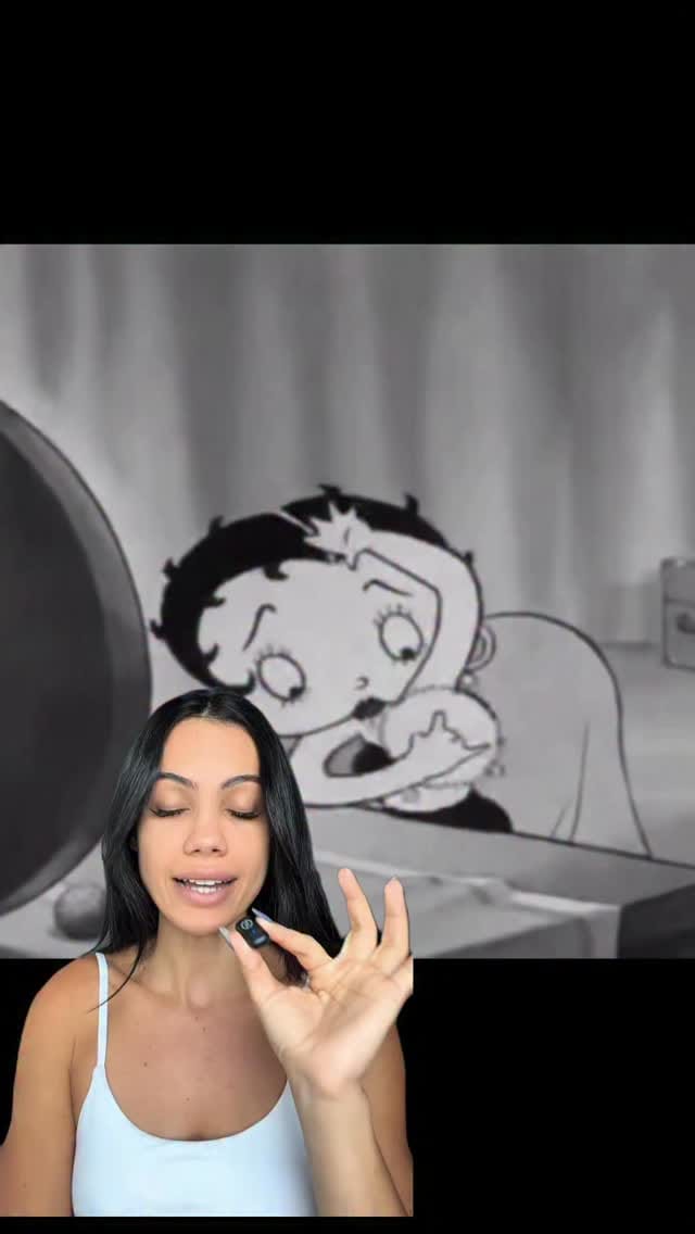 Post 1 by Vitoria Santos on Instagram (video)