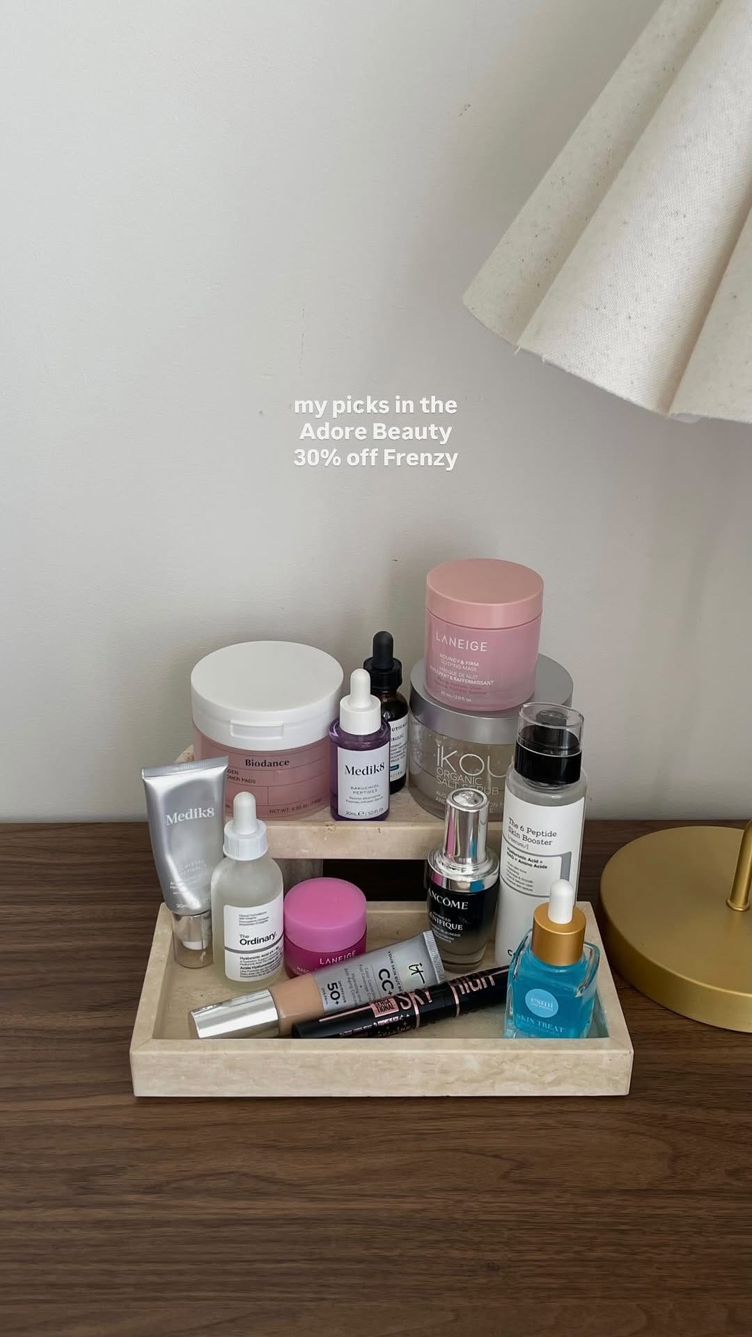 Post 4 by Isabella Wears on Instagram (video)