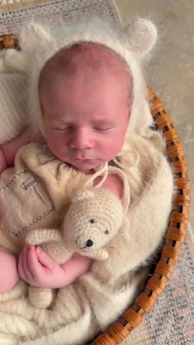 Post 1 by Maternity and Newborn Photographer Brisbane on Instagram (video)