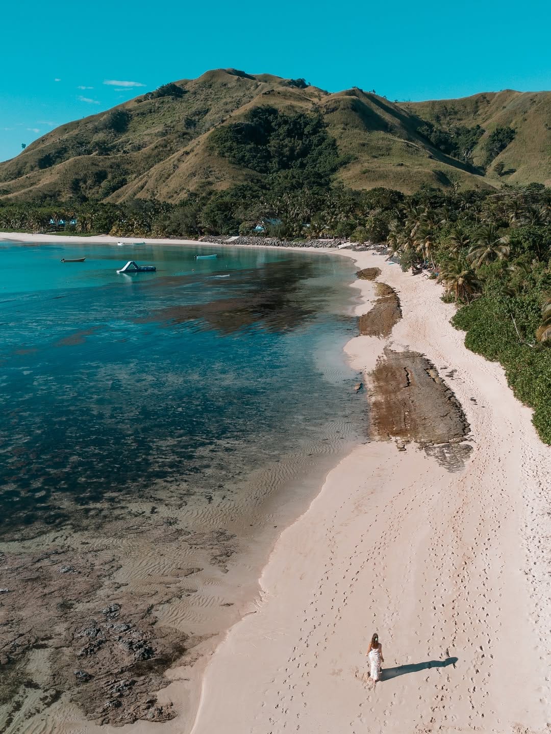 Post 3 by Rachel Holliday 🦋 Solo travel & outdoor adventure on Instagram (carousel)