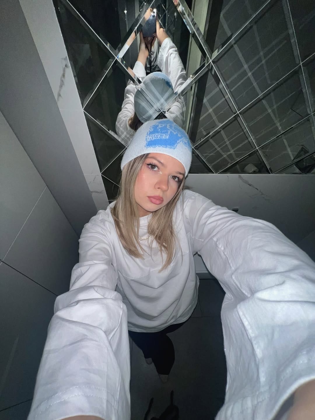 Post 3 by Victoria Wiecek on Instagram (carousel)
