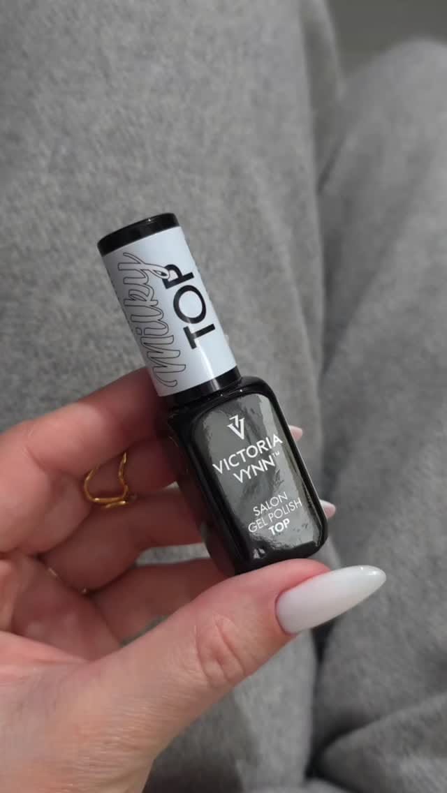 Post 10 by Victoria Vynn Official France on Instagram (video)
