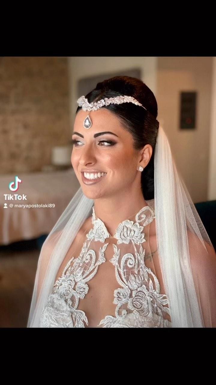 Post 10 by MA makeup artist on Instagram (video)