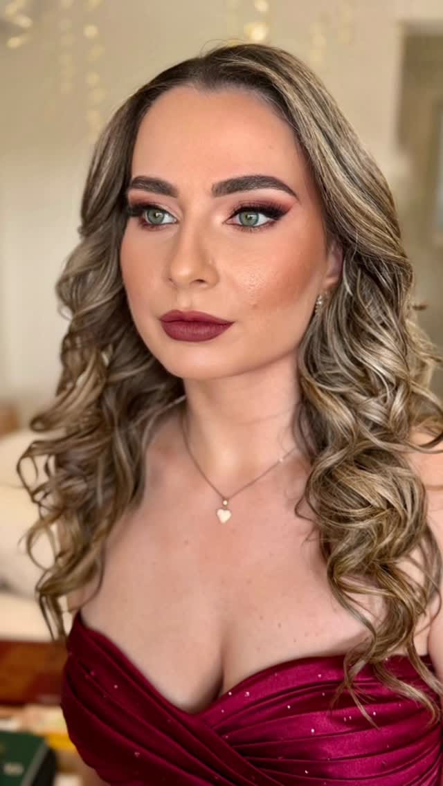 Post 3 by MA makeup artist on Instagram (video)