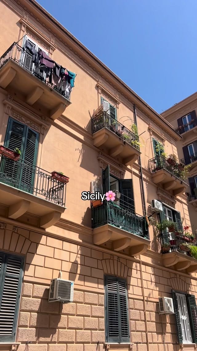Post 3 by MEL on Instagram (video)