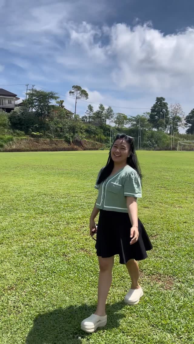Post 5 by Qimi Nyoo on Instagram (video)
