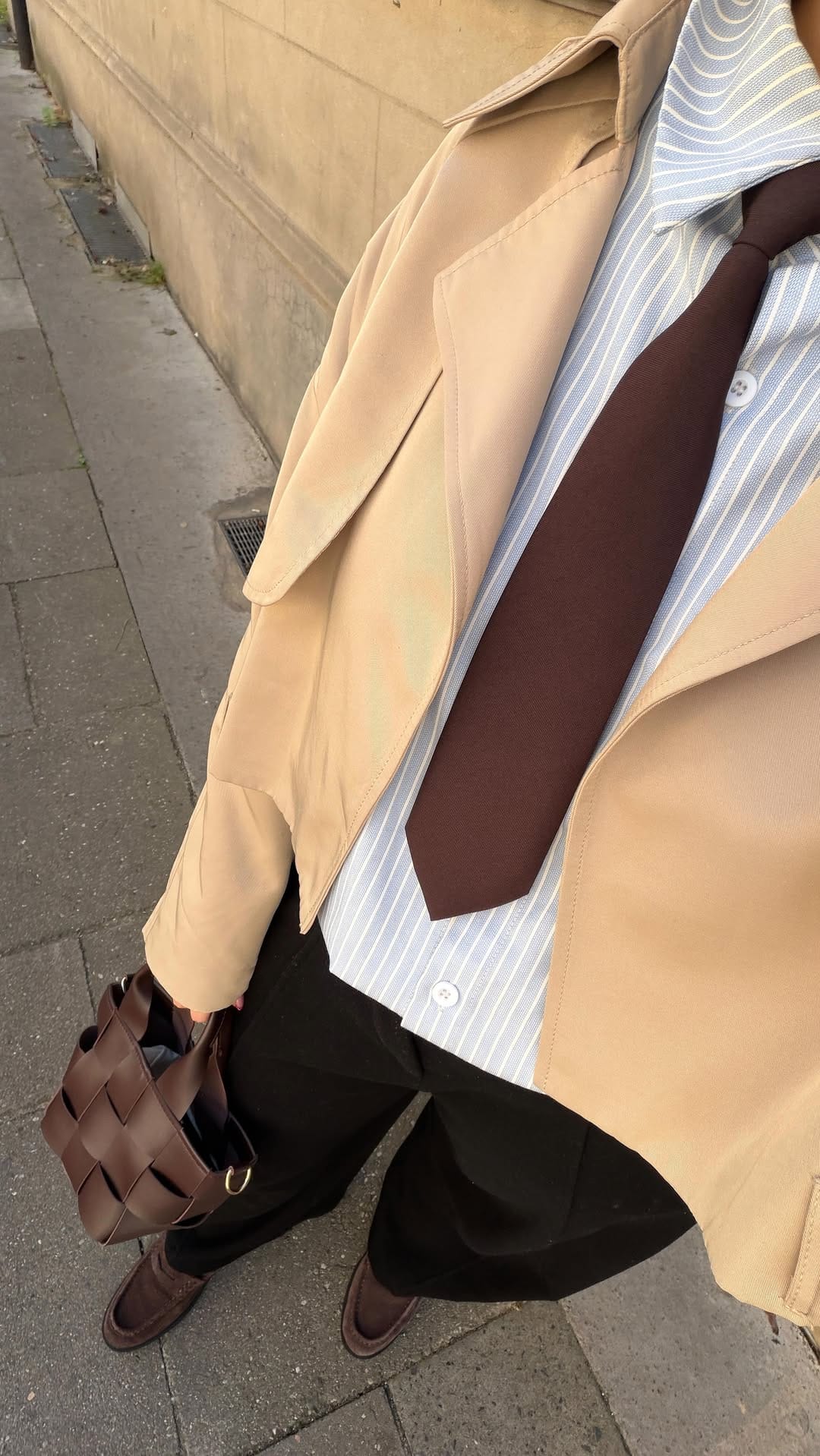 Post 3 by Victoria 🐜| MINIMALIST FASHION on Instagram (video)