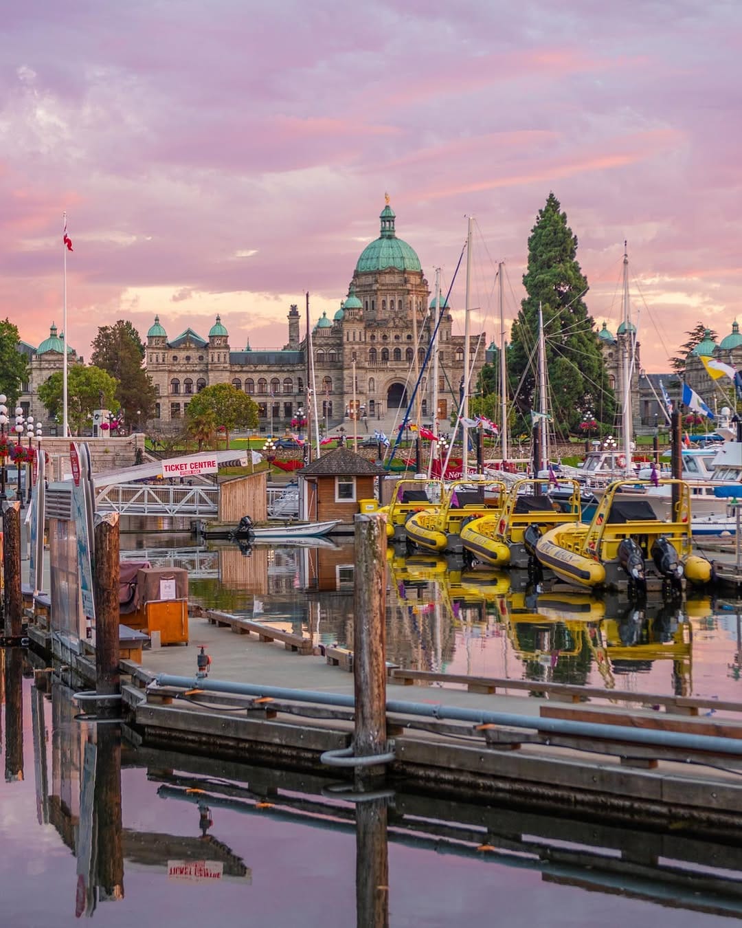 Post 9 by Helen | Canada 🇨🇦 Victoria, BC on Instagram (carousel)