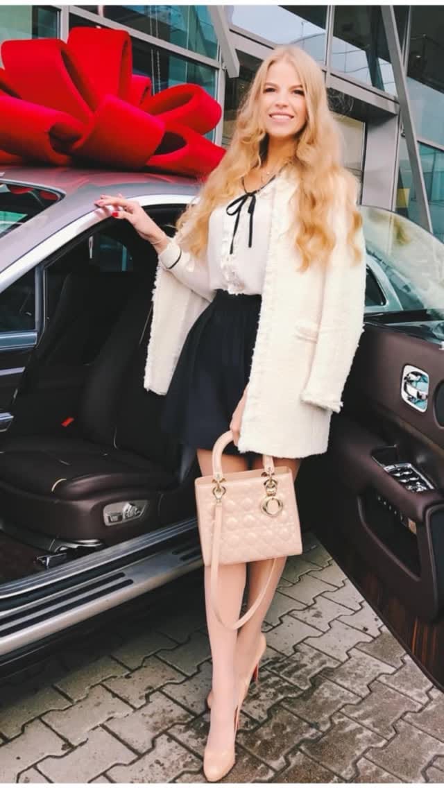 Post 2 by Victoria Portfolio on Instagram (video)