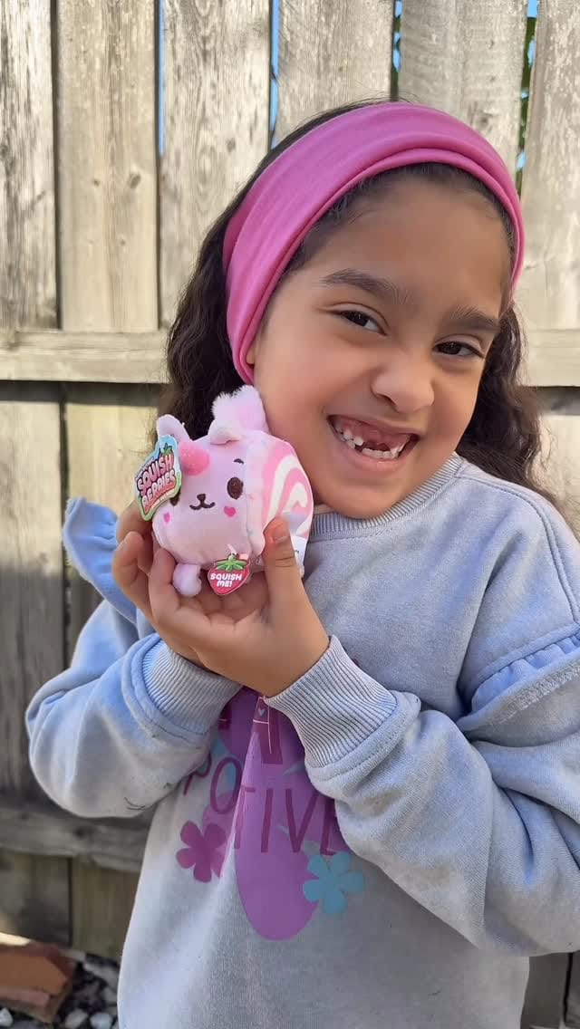 Post 3 by The Layla Show🌈 | Kid Blogger on Instagram (video)