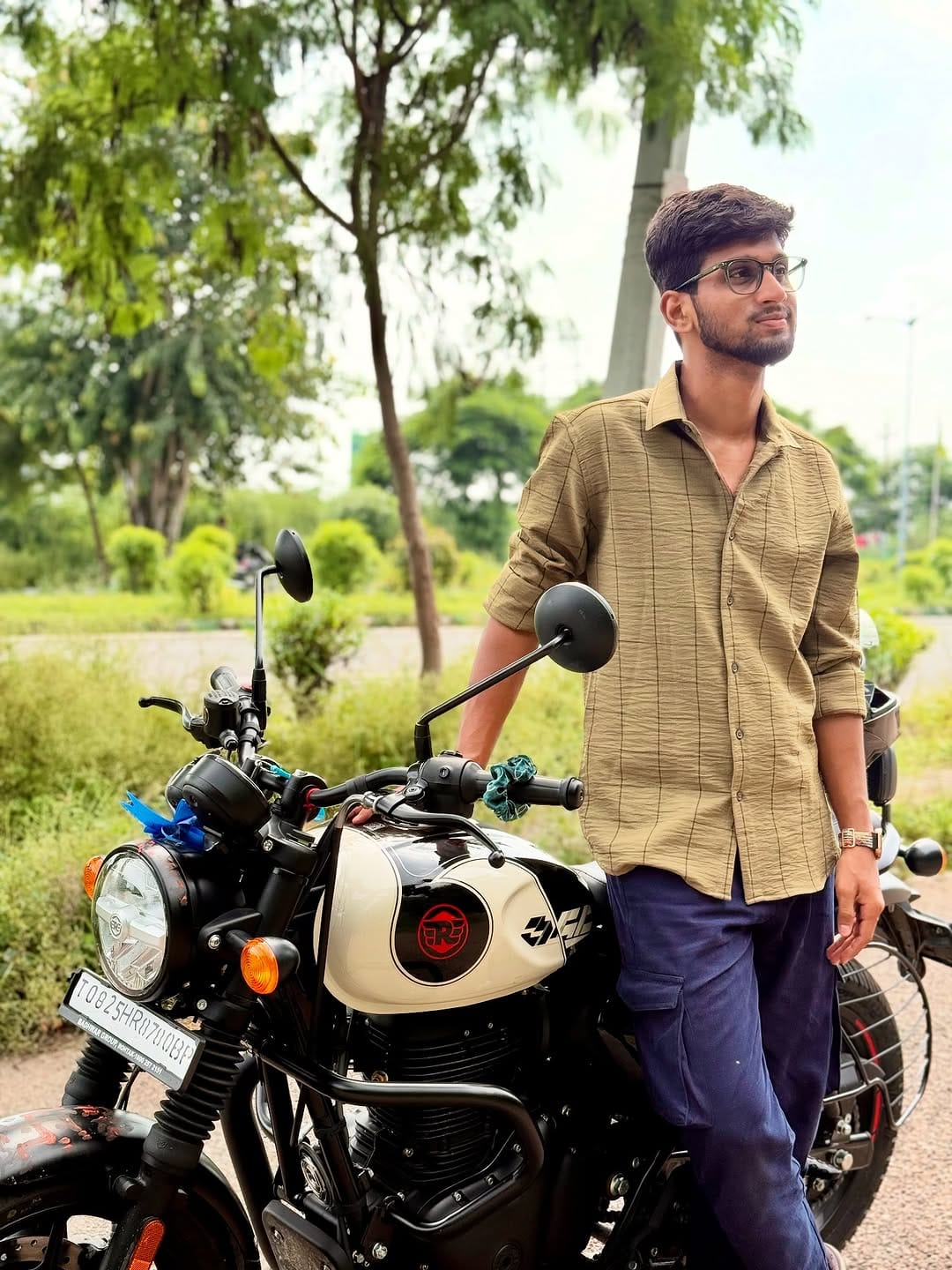 Post 9 by Nitesh Alariya on Instagram (carousel)