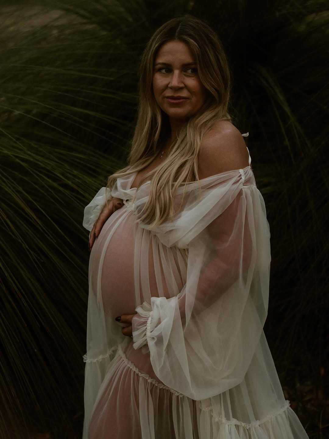 Post 4 by FOLK Photography: Alana Ridgway Family + Maternity photographer on Instagram (carousel)