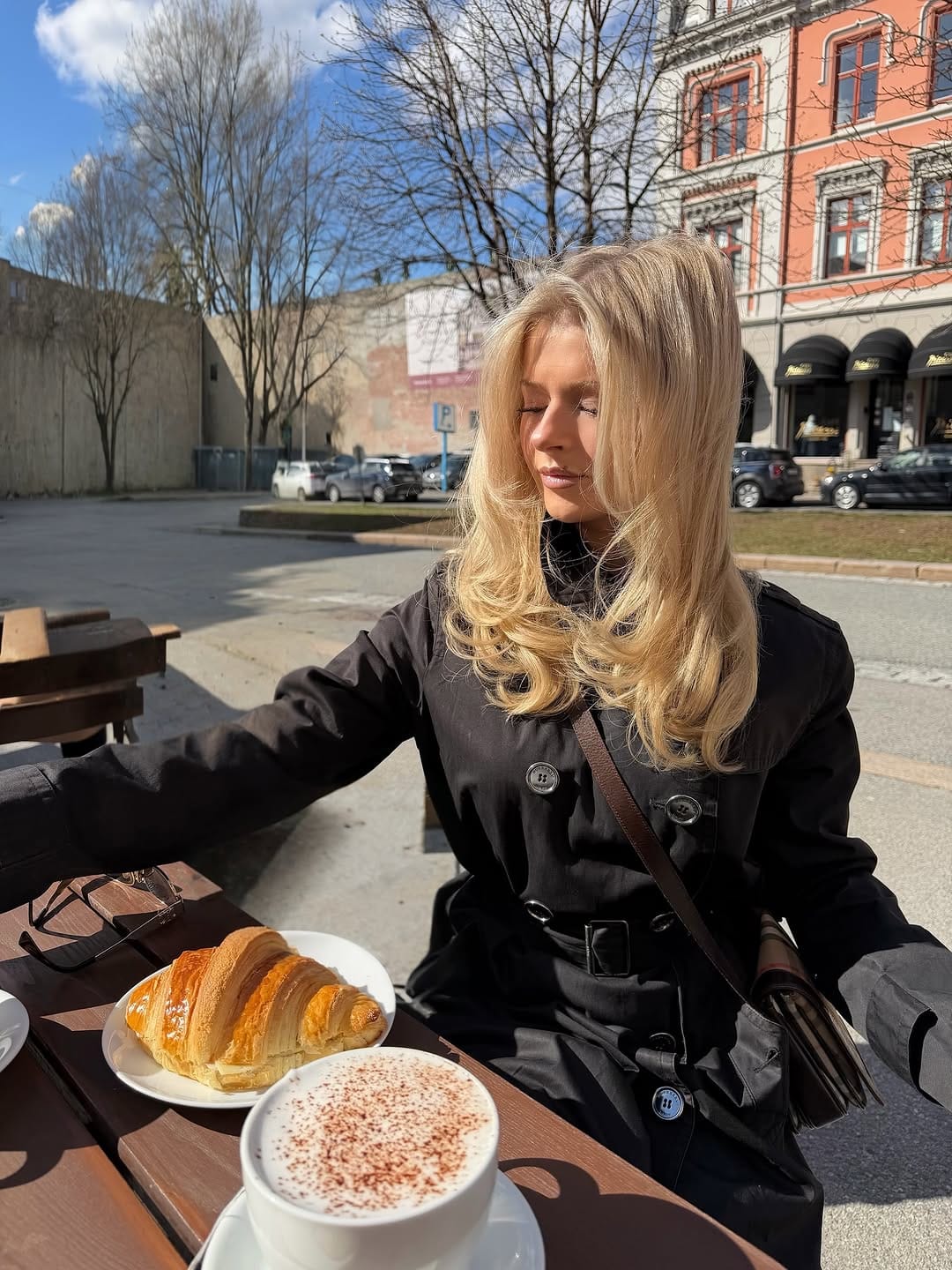 Post 6 by Victoria Emilie Løken on Instagram (carousel)