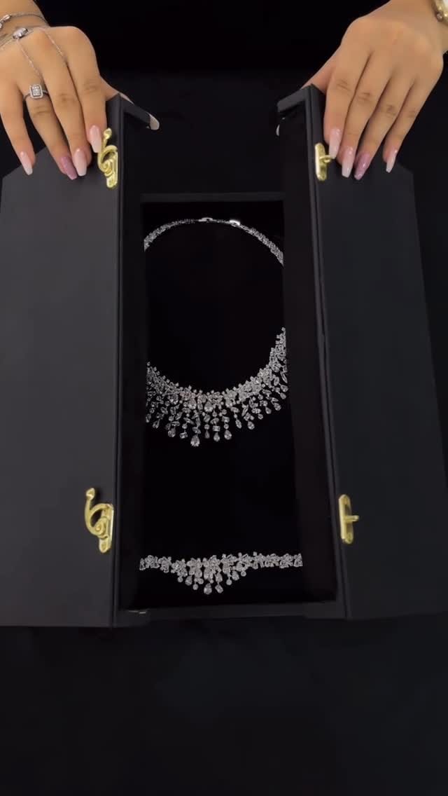 Post 6 by Gelin Tacı - Headpieces - Crowns on Instagram (video)