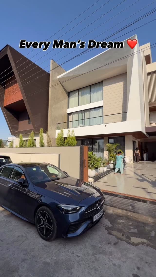 Post 3 by Anshu Bisht on Instagram (video)