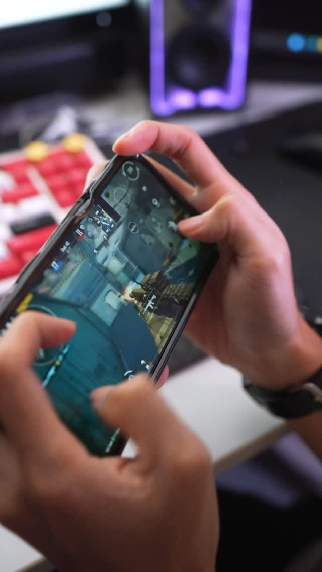 Post 4 by Thanuk Nukk on Instagram (video)