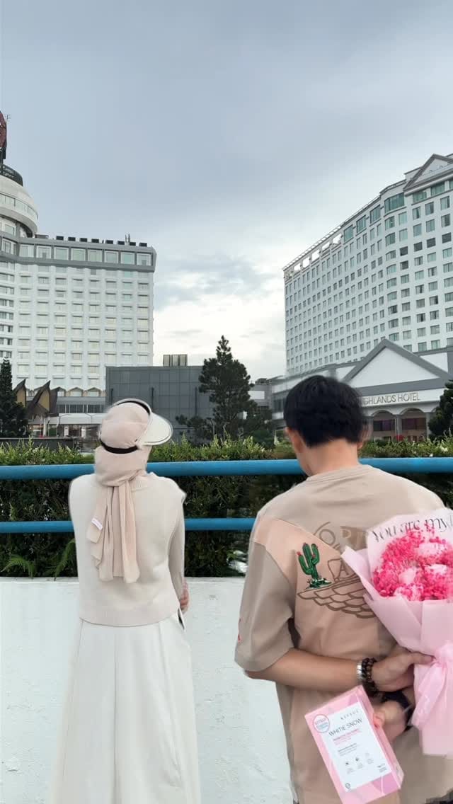 Post 3 by Thanuk Nukk on Instagram (video)