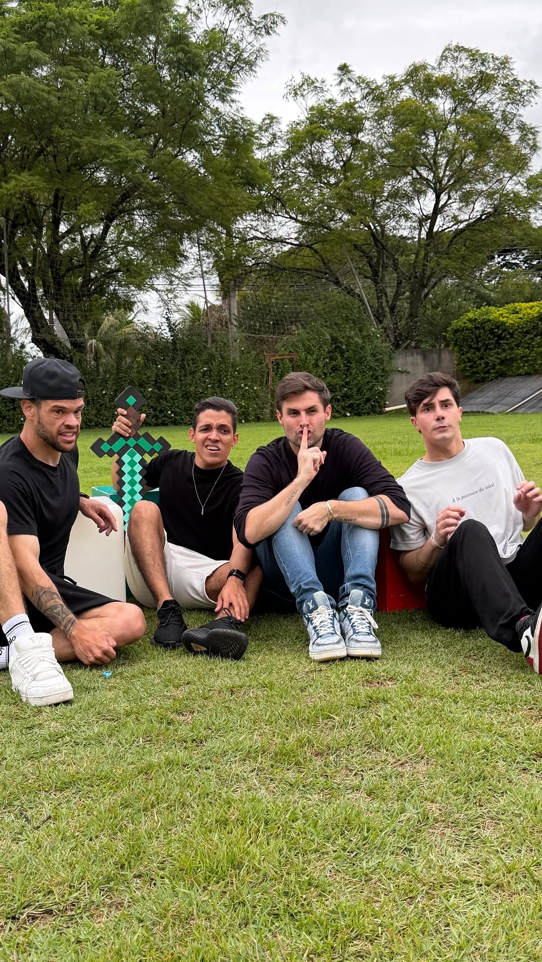 Post 8 by Eduardo Fernando on Instagram (video)