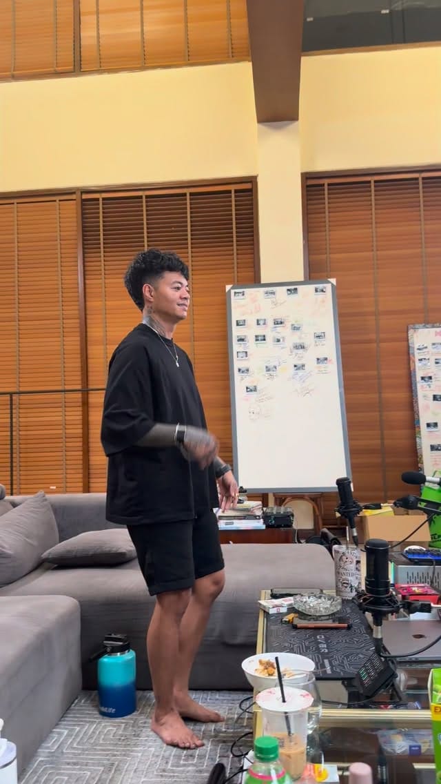 Post 8 by ibot13 on Instagram (video)