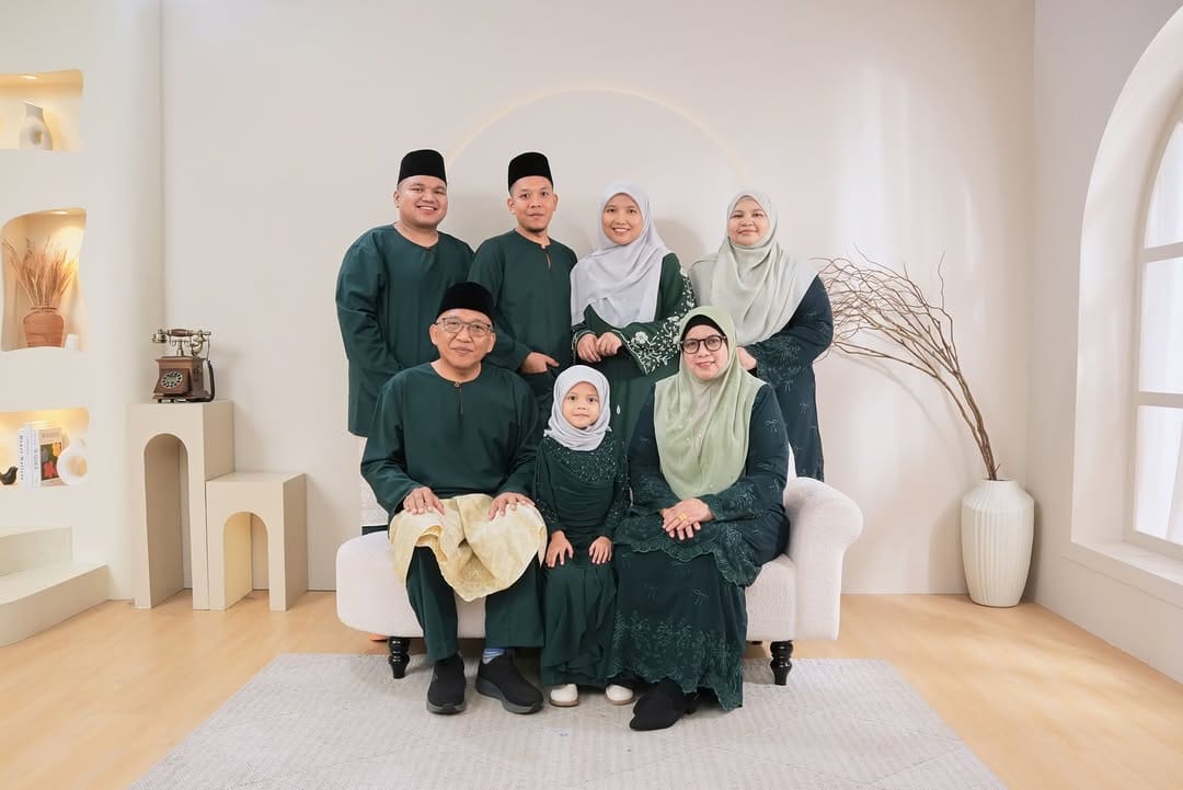 Post 1 by SYAHMI HAFIY on Instagram (carousel)