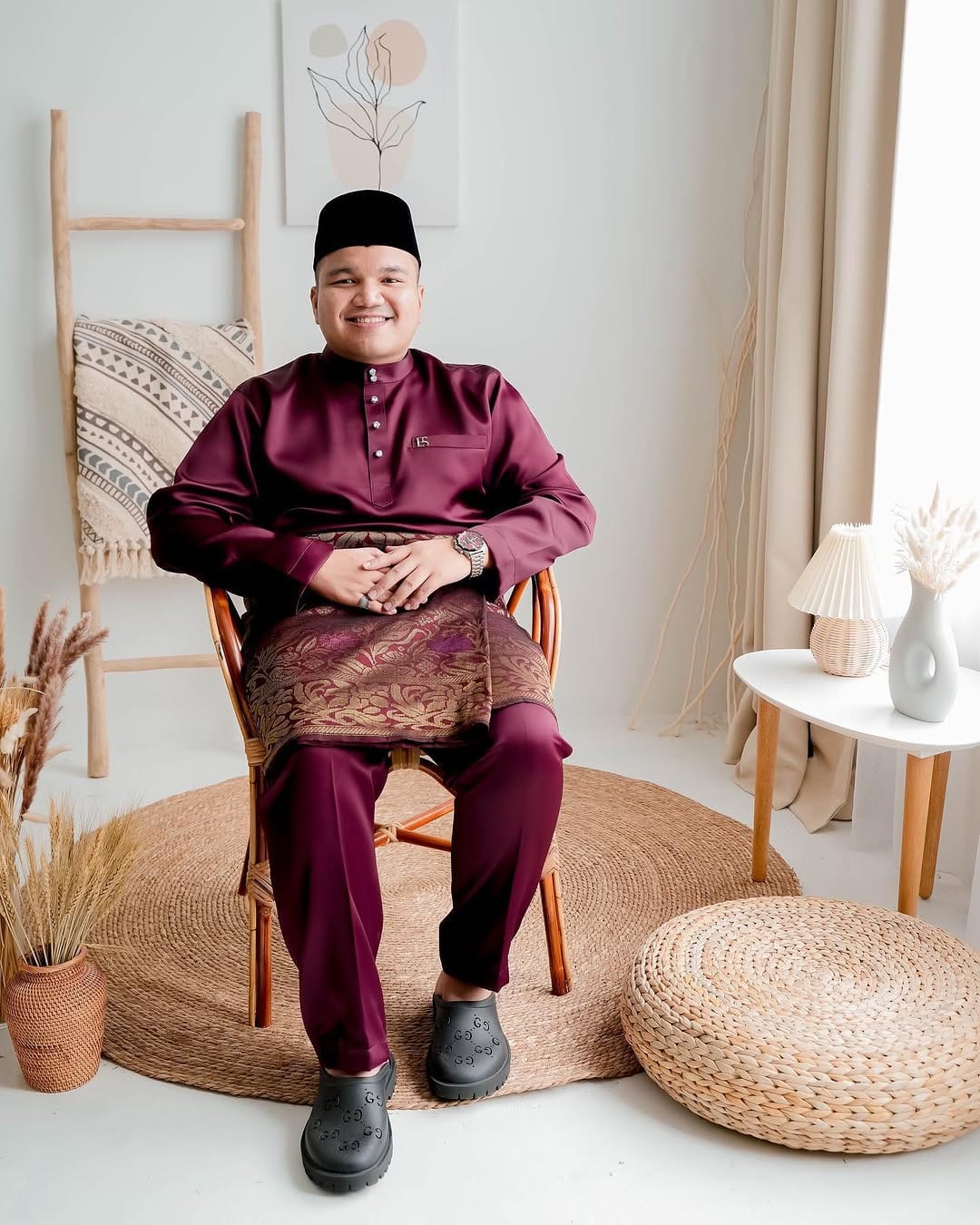Post 8 by SYAHMI HAFIY on Instagram (carousel)