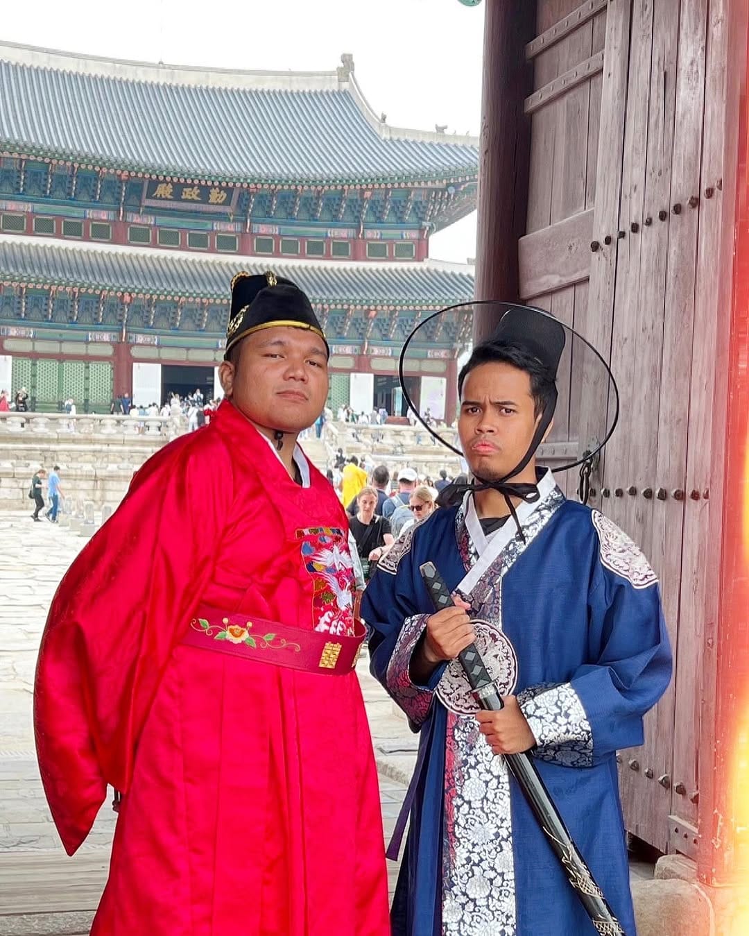 Post 6 by SYAHMI HAFIY on Instagram (carousel)
