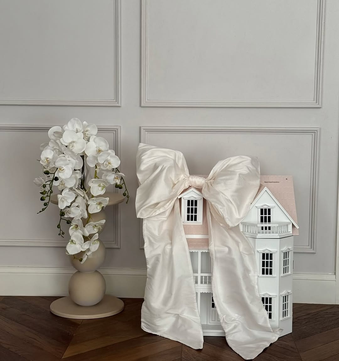 Post 8 by Mini Manors victorian doll houses on Instagram (image)