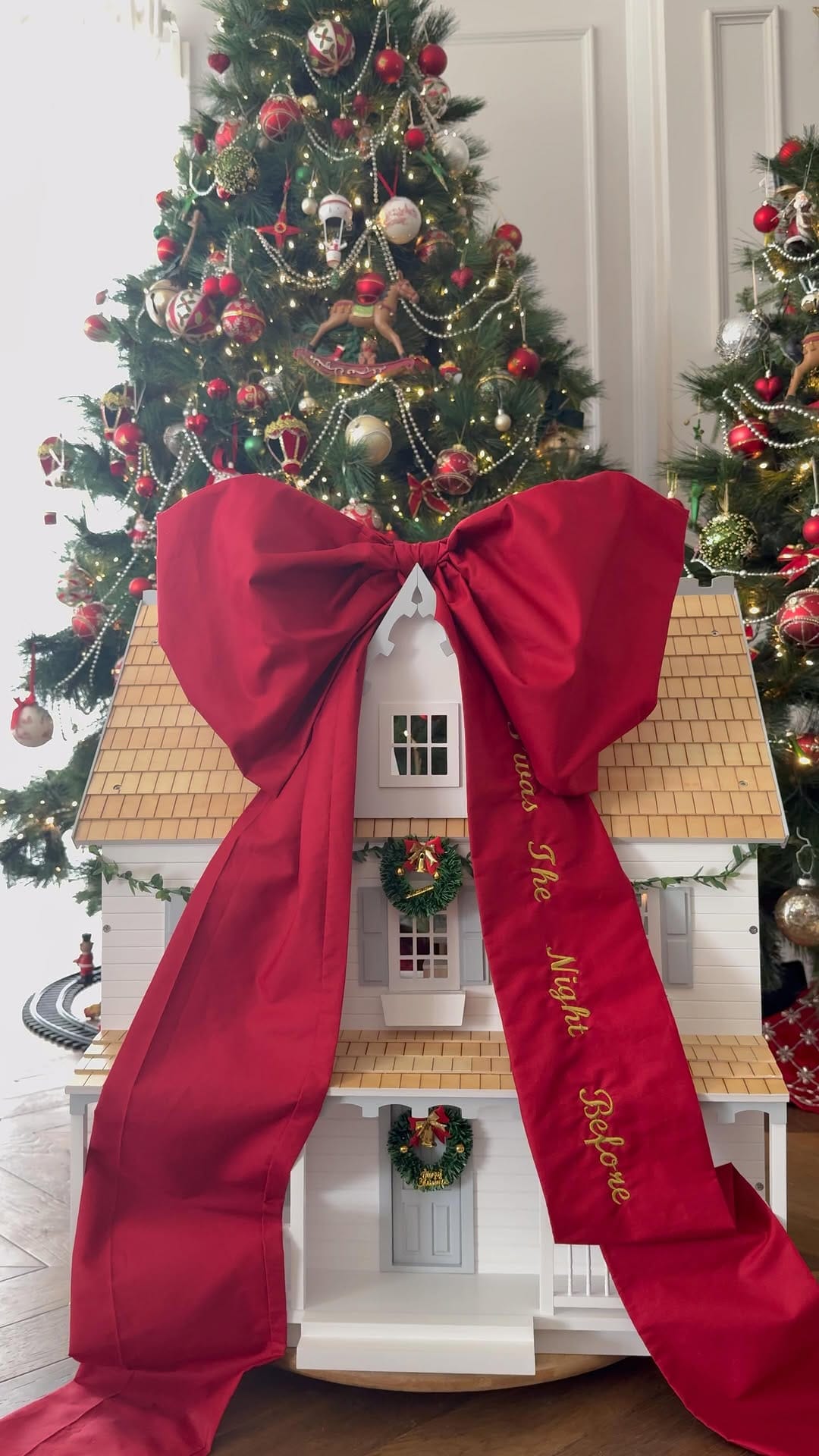 Post 7 by Mini Manors victorian doll houses on Instagram (video)