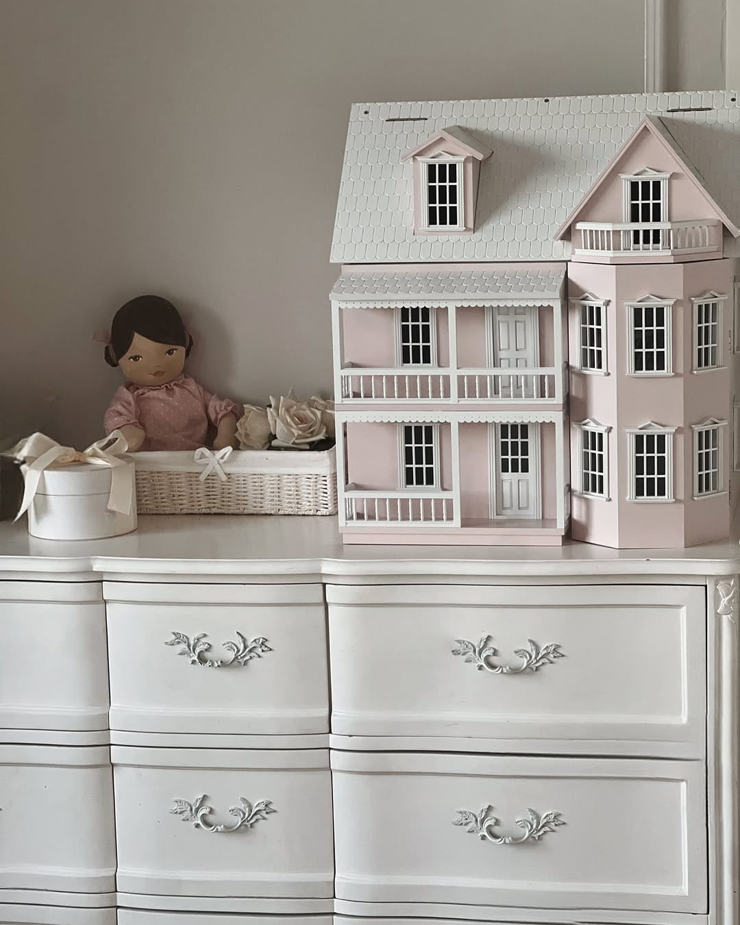 Post 10 by Mini Manors victorian doll houses on Instagram (image)