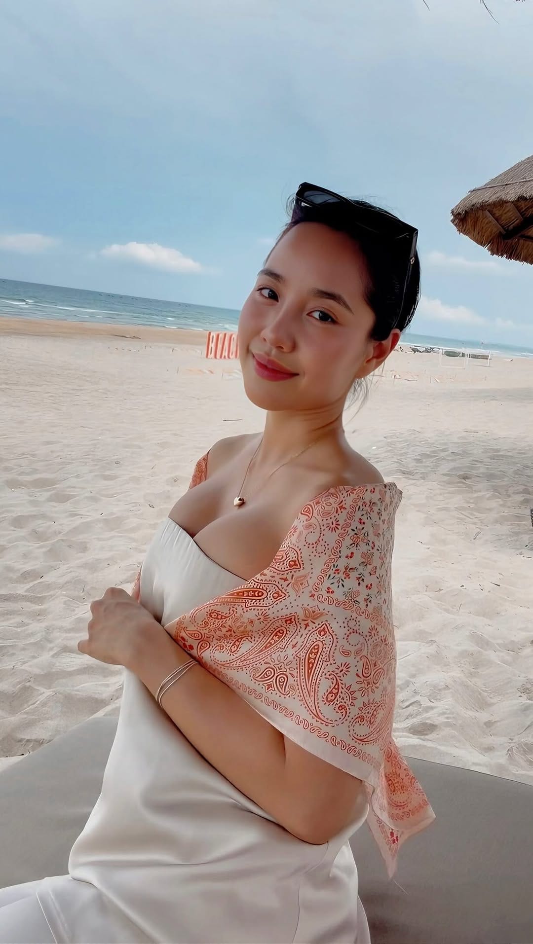 Post 5 by Neenie Bắp 💋 Yoga lover from Vietnam on Instagram (video)