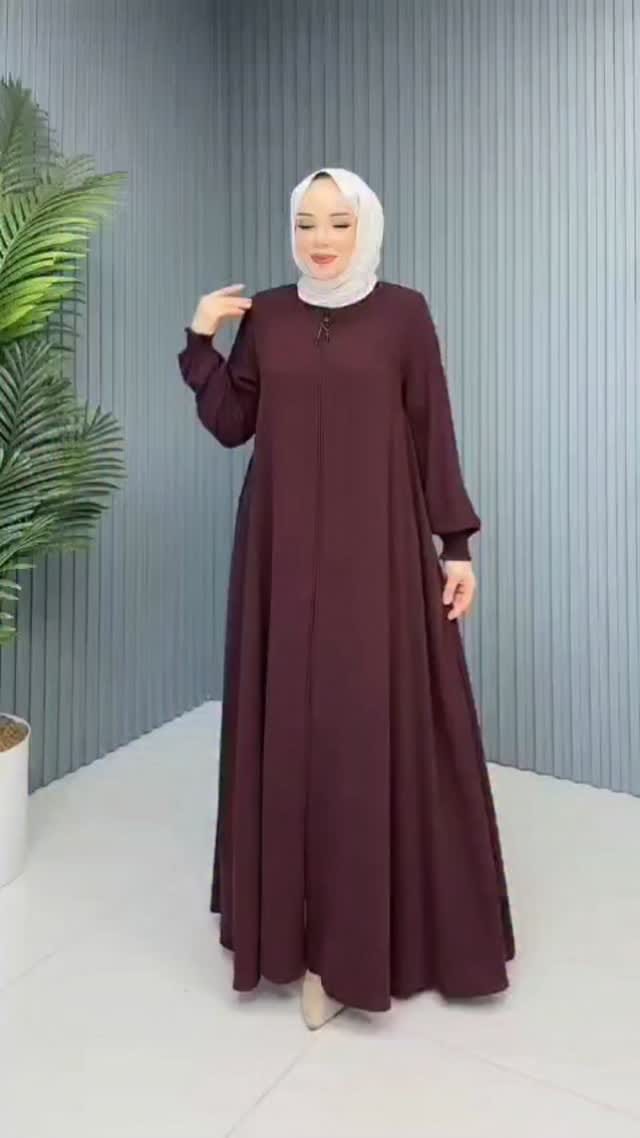 Post 3 by Saphir Mode on Instagram (video)