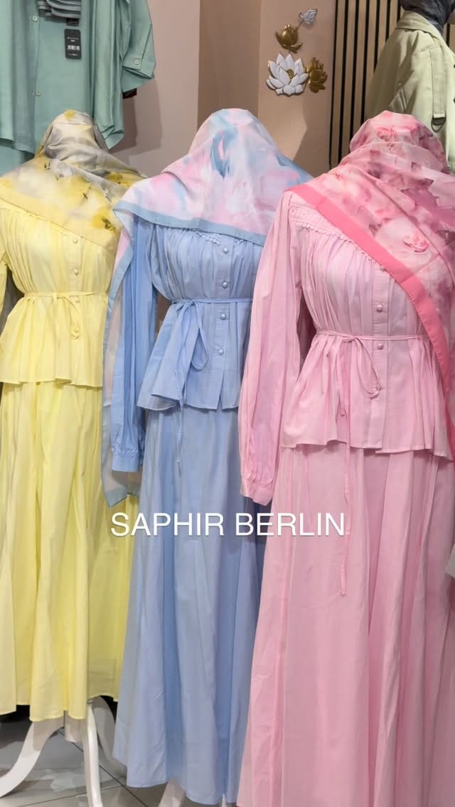 Post 10 by Saphir Mode on Instagram (video)