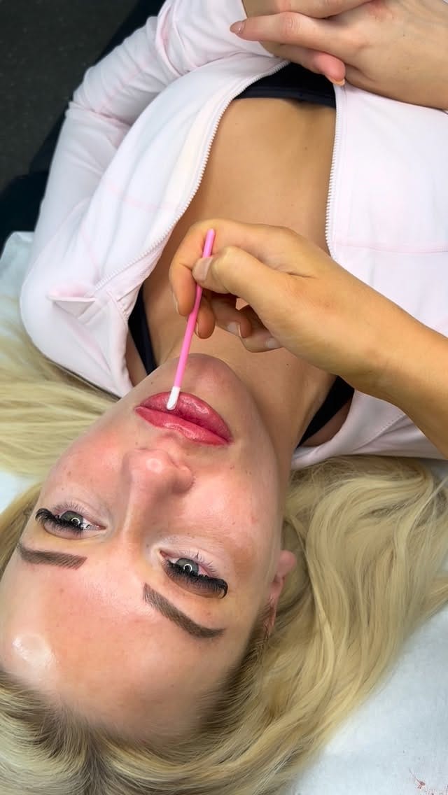 Post 4 by ⭐️Simòne Elise Artistry⭐️ on Instagram (video)