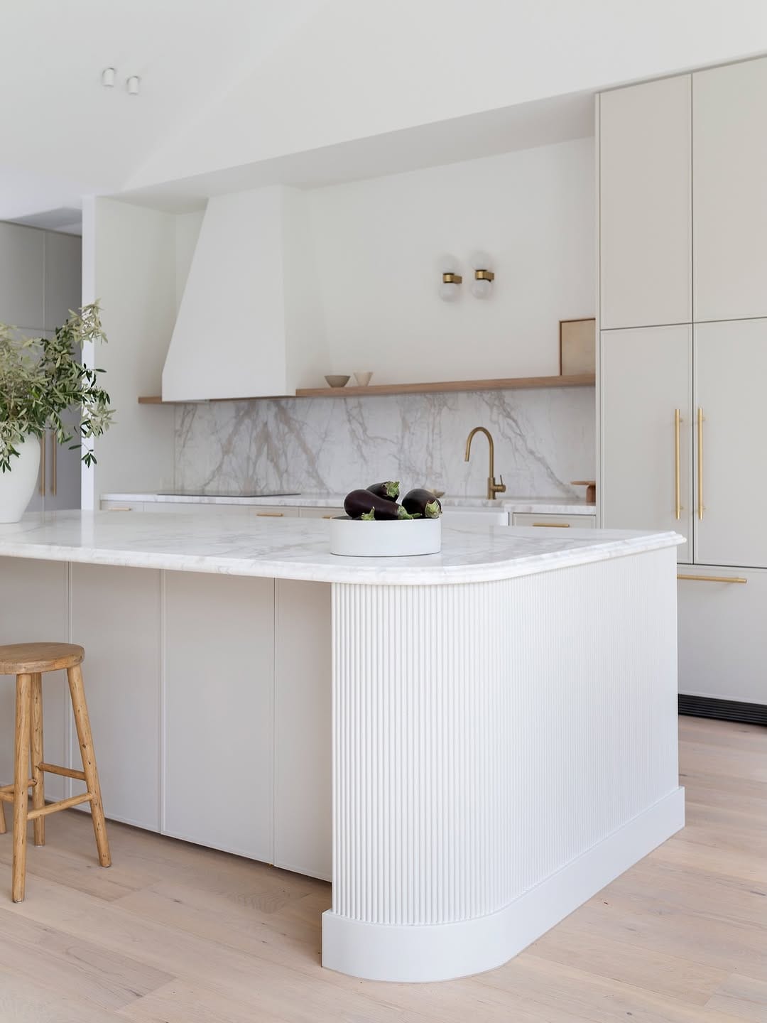 Post 9 by Studio Black Interiors | Maria Cerne | Interior Designer on Instagram (carousel)