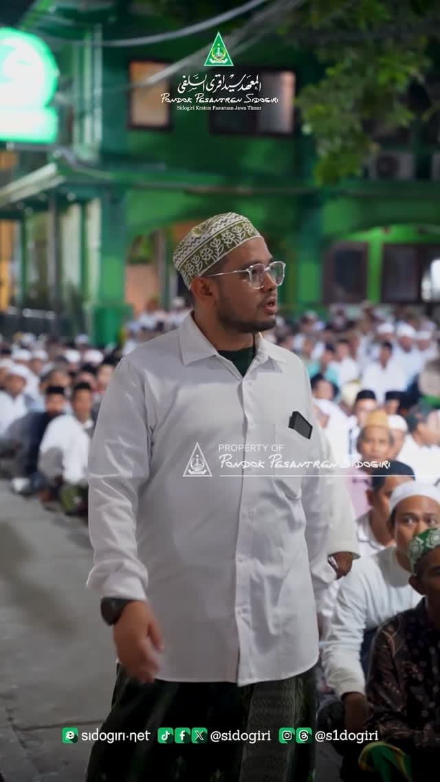 Post 1 by Santri Sidogiri on Instagram (video)