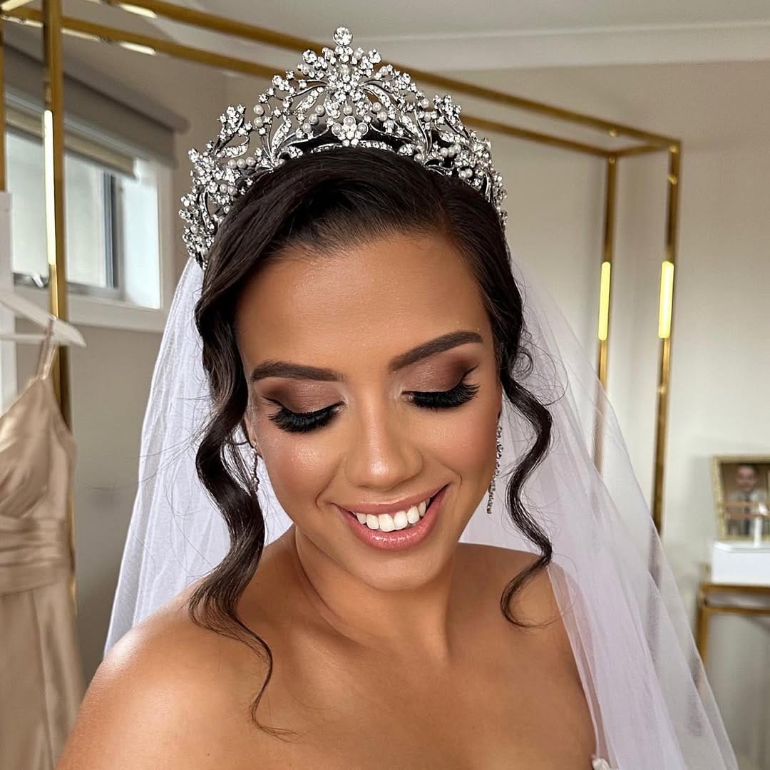 Post 4 by ASH GLAMOUR MAKEUP on Instagram (carousel)