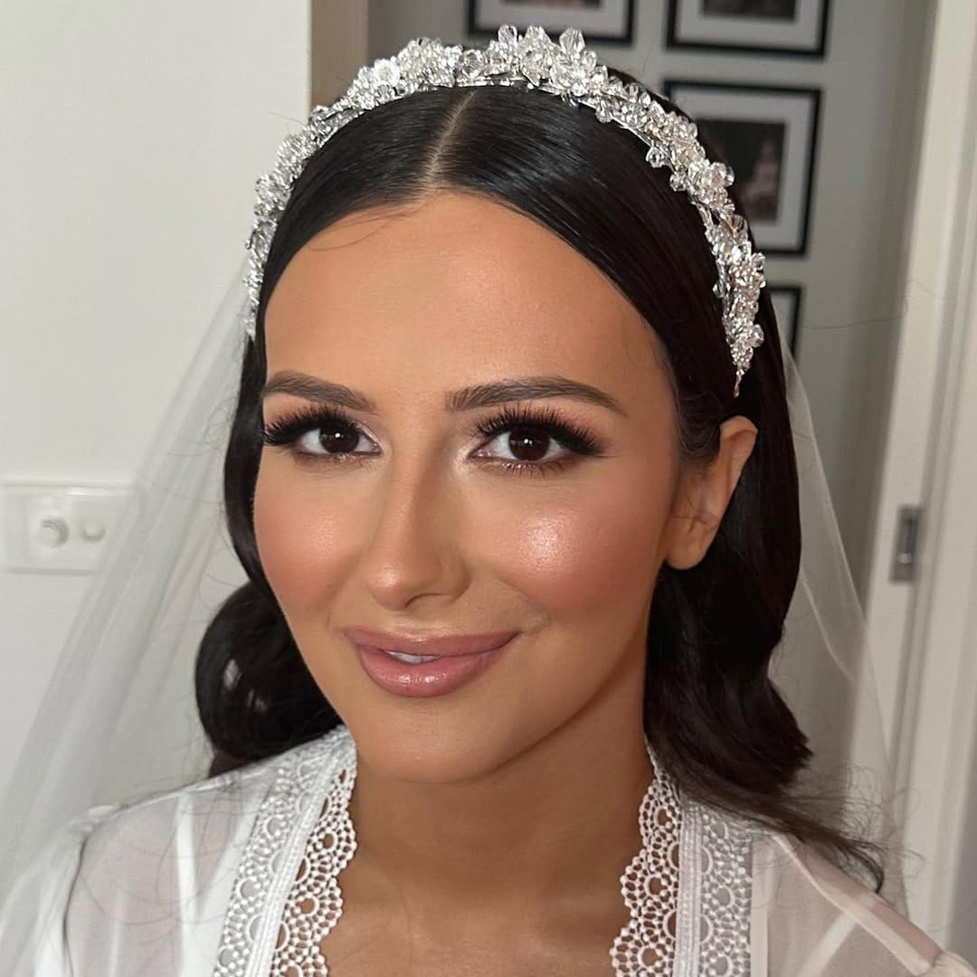 Post 6 by ASH GLAMOUR MAKEUP on Instagram (carousel)