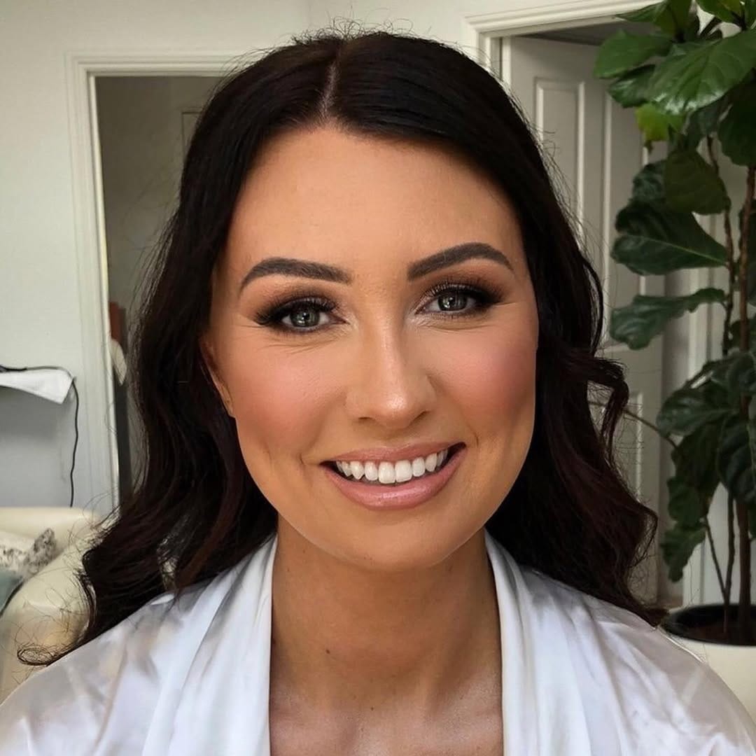 Post 7 by ASH GLAMOUR MAKEUP on Instagram (carousel)