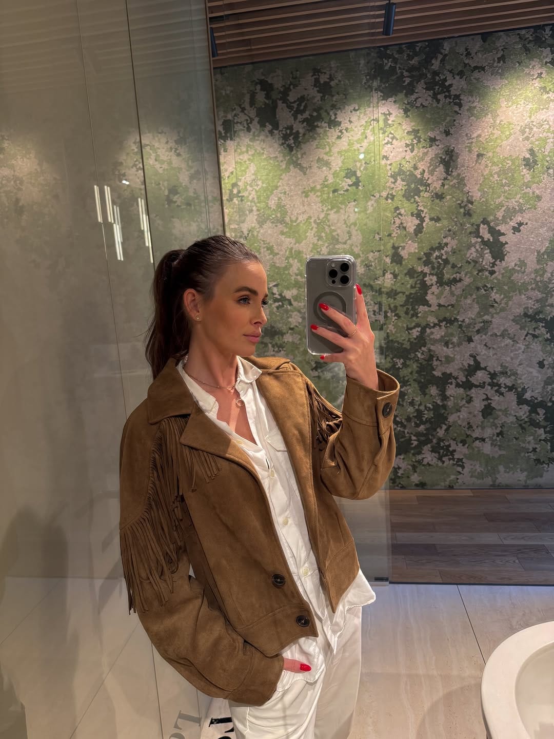 Post 5 by Sydney van den Bosch on Instagram (image)