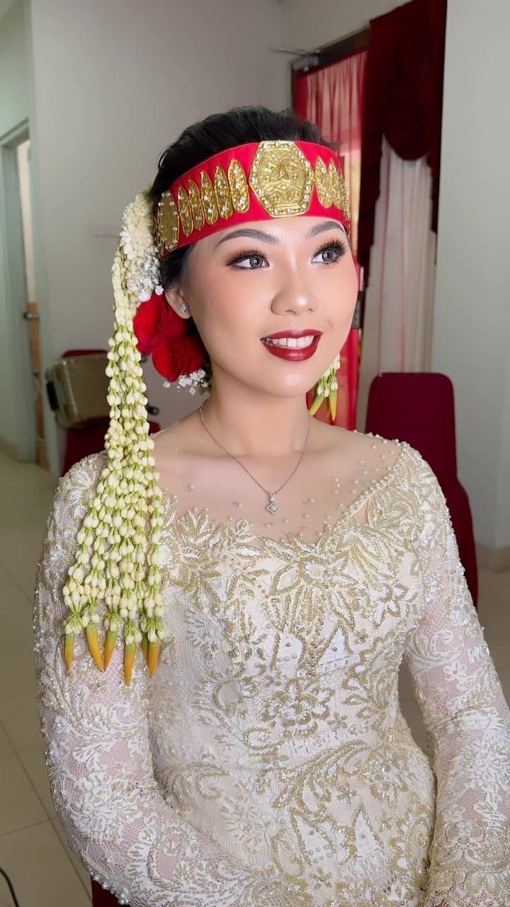 Post 8 by Meirika Tambunan on Instagram (video)
