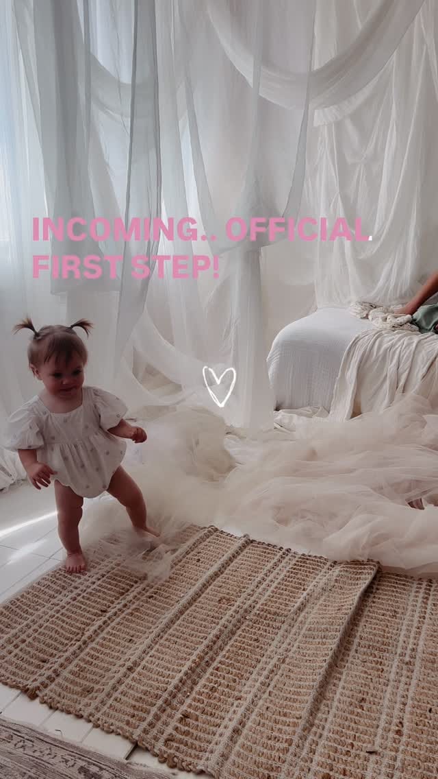 Post 7 by Poppy Peterson: Wollongong Newborn + Family Photographer on Instagram (video)