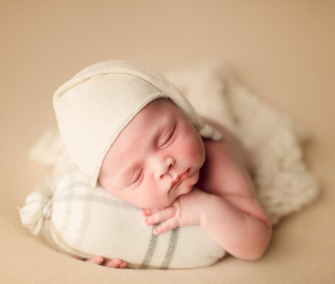 Post 7 by Newborn Photography By Jade on Instagram (image)