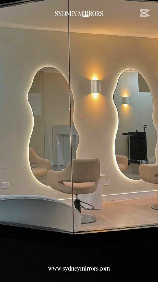 Post 1 by SYDNEY MIRRORS on Instagram (video)
