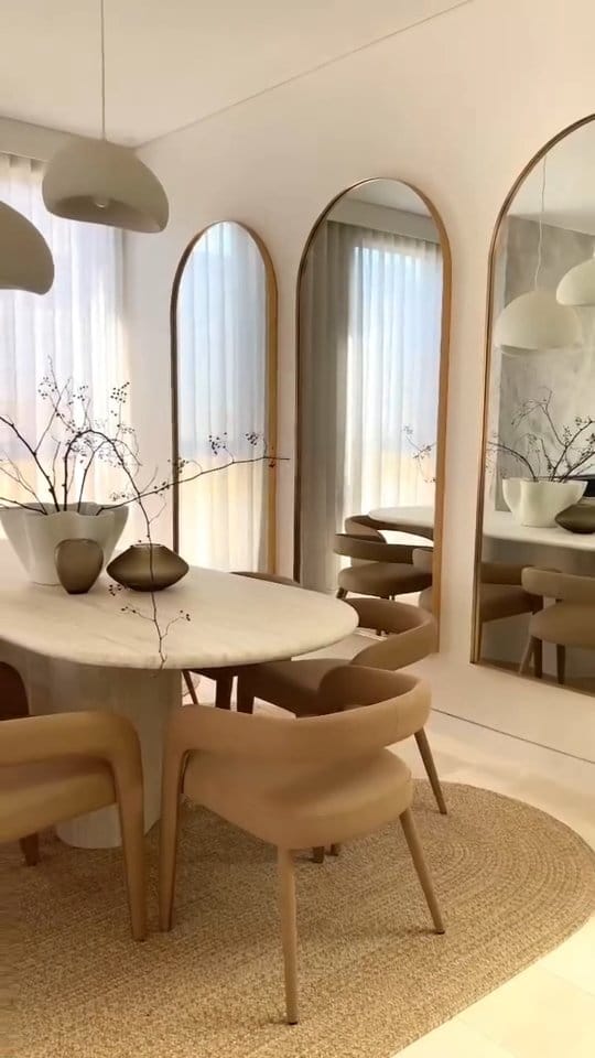 Post 3 by SYDNEY MIRRORS on Instagram (video)