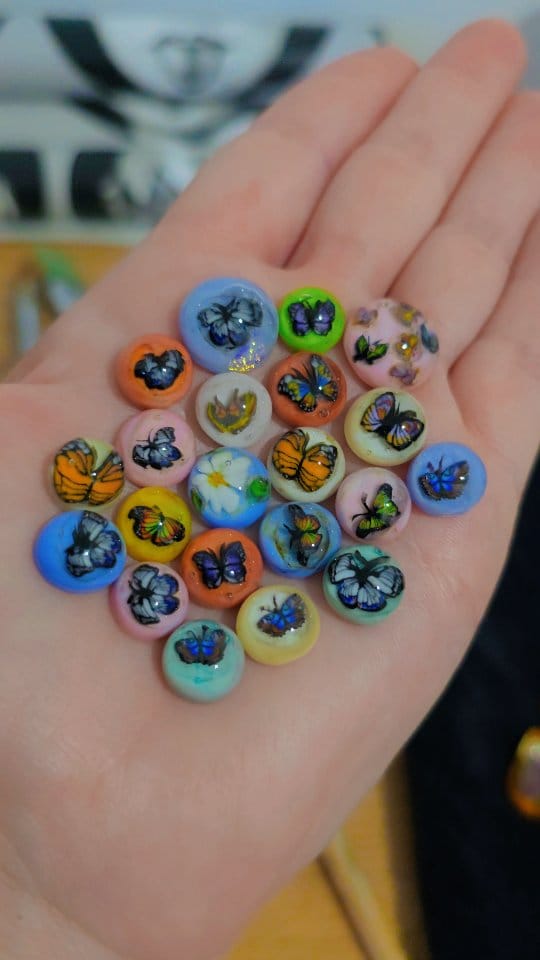 Post 5 by Carli 🔥 Silversmith & Glass Artist on Instagram (video)