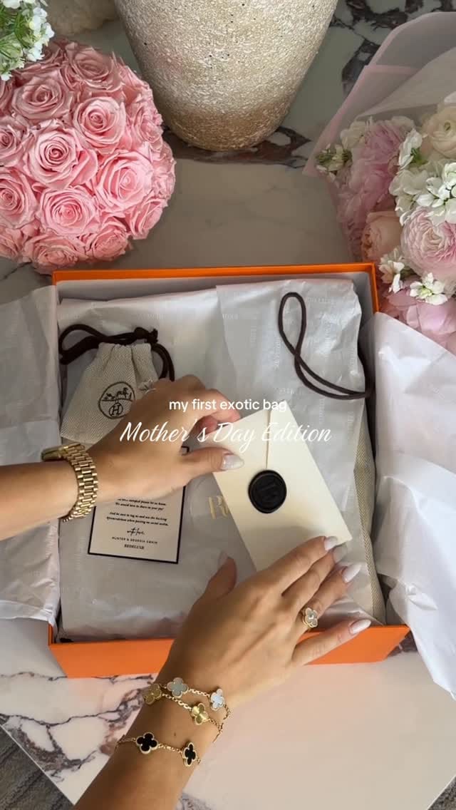 Post 6 by Victoria on Instagram (video)
